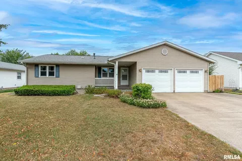 1449 Woods Ave, Camanche, IA 52730