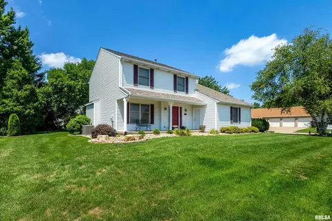 1854 Streamside Dr, Bettendorf, IA 52722