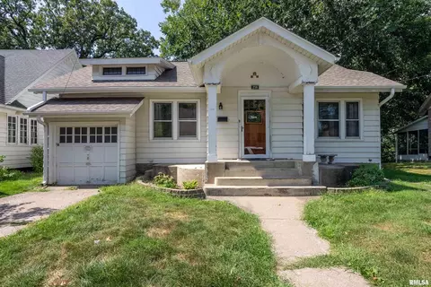 256 Hillcrest Ave, Davenport, IA 52803