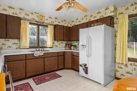 2715 2nd St, Moline, IL 61265 photo 9