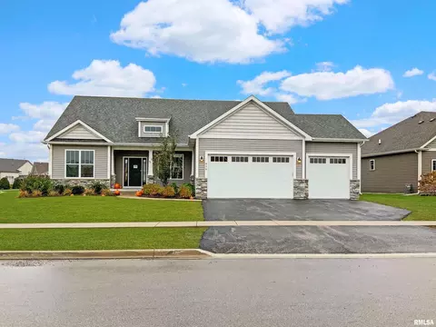 6817 Matthews Ct, Bettendorf, IA 52722
