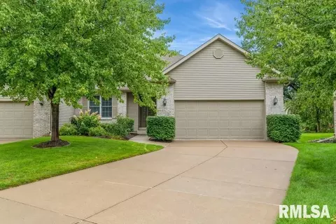 7113 36th Avenue Ct, Moline, IL 61265