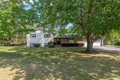 8 Elmwood Dr, Blue Grass, IA 52726