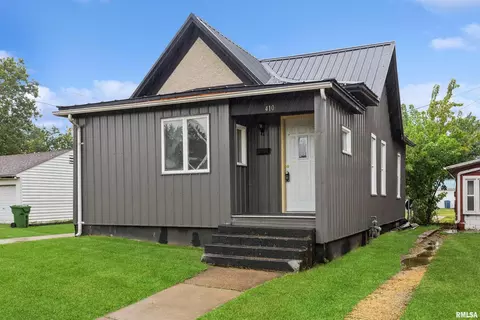 410 S 7th St, Clinton, IA 52732