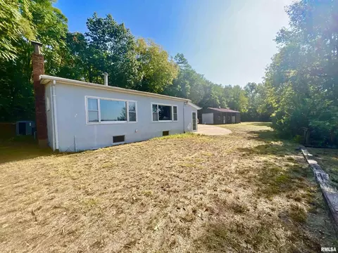 206 2nd St, New Boston, IL 61272