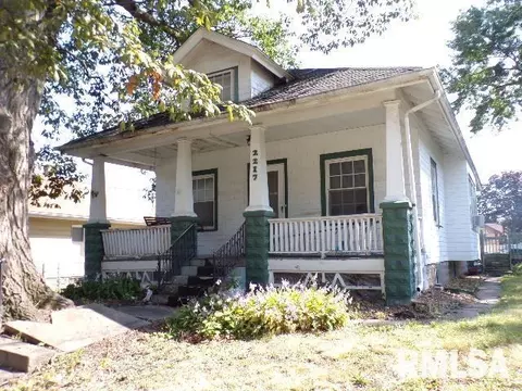 2217 Wilkes Ave, Davenport, IA 52804