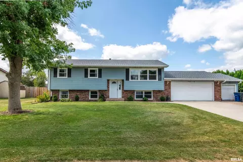 1402 14th St, Orion, IL 61273