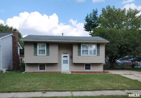 1133 Emerald Dr, Davenport, IA 52804