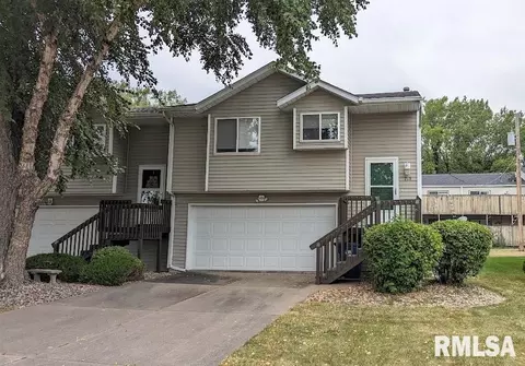 719 11th Avenue B Ct #8, Silvis, IL 61282