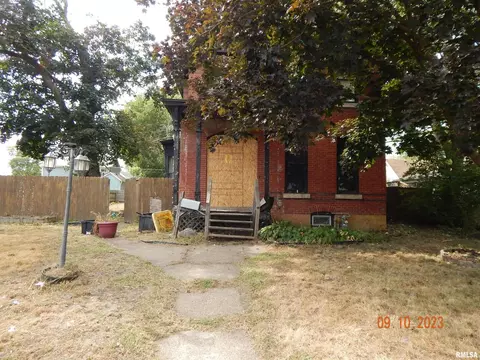 2108 Garfield St, Clinton, IA 52732