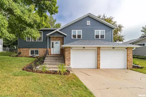 307 Concord Ct, Eldridge, IA 52748