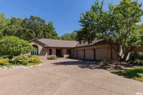 40 Velie Dr #C, Rock Island, IL 61201