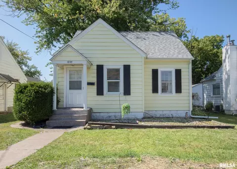 1835 32nd St, Moline, IL 61265