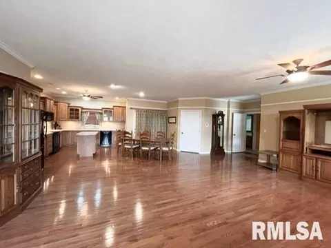404 E Clark Trl, Herrin, IL 62948 photo 4