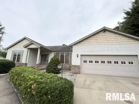 404 E Clark Trl, Herrin, IL 62948 photo 2