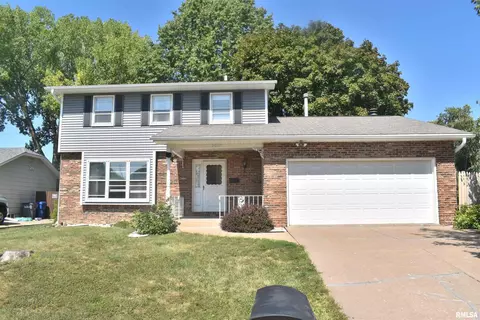2020 Danbury Dr, Bettendorf, IA 52722