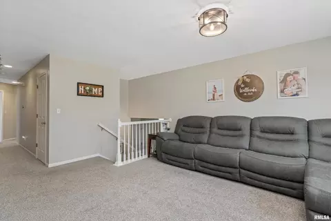 1922 13th St, Silvis, IL 61282 photo 9