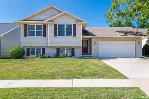 1922 13th St, Silvis, IL 61282