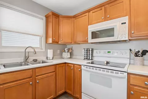 1922 13th St, Silvis, IL 61282 photo 5