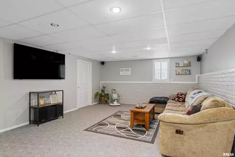 1922 13th St, Silvis, IL 61282 photo 6