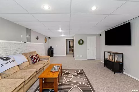 1922 13th St, Silvis, IL 61282 photo 10