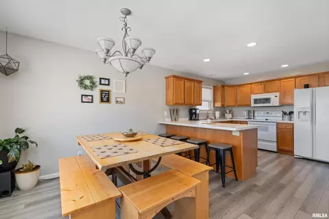 1922 13th St, Silvis, IL 61282 photo 2