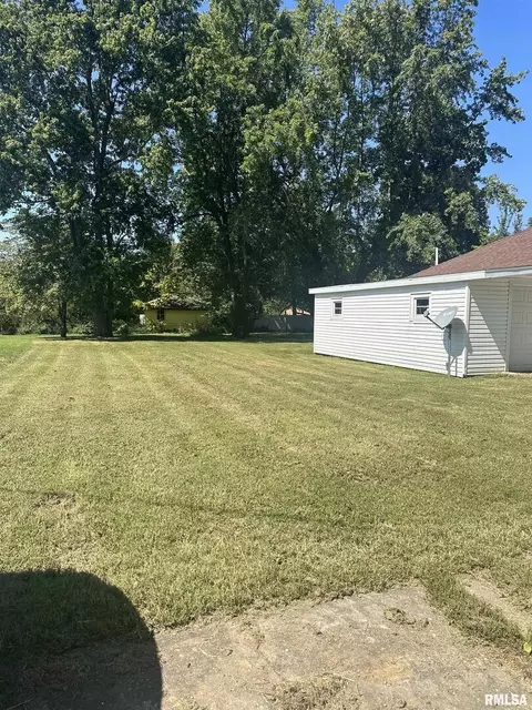 509 S 29th St, Herrin, IL 62948 photo 3
