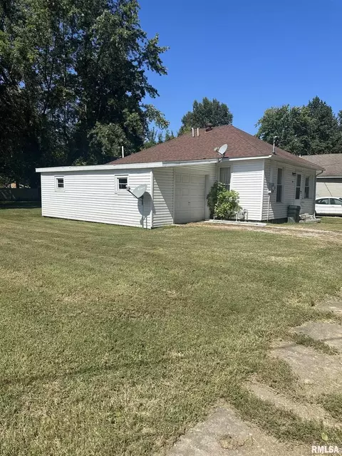 509 S 29th St, Herrin, IL 62948 photo 2