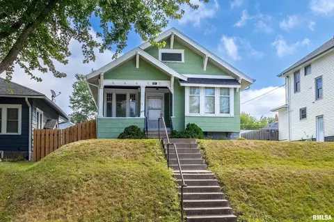 2021 Vine St, Davenport, IA 52804