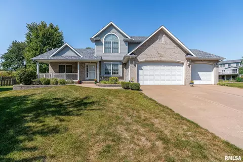 1910 E 47th Ct, Davenport, IA 52803