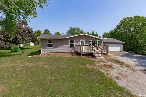 11251 Circle Dr, Blue Grass, IA 52726
