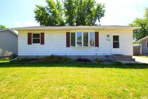 3107 W 66th St, Davenport, IA 52806