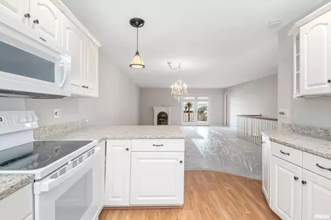 5317 19th Ave, Moline, IL 61265 photo 5