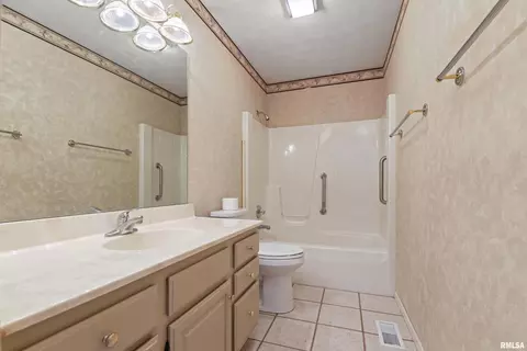 5317 19th Ave, Moline, IL 61265 photo 15