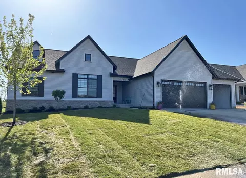 5048 Pinecreek Ln, Bettendorf, IA 52722