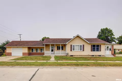 2334 N 7th St, Clinton, IA 52732
