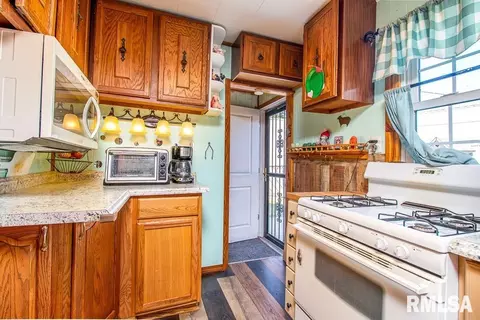 414 54th St, Moline, IL 61265 photo 9
