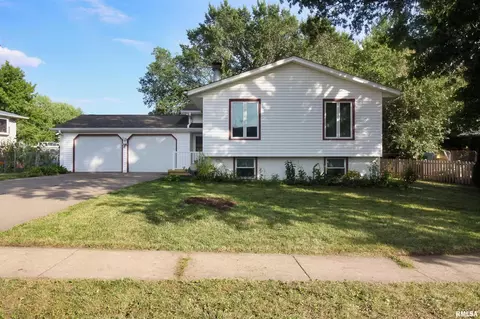 6019 Scott St, Davenport, IA 52806