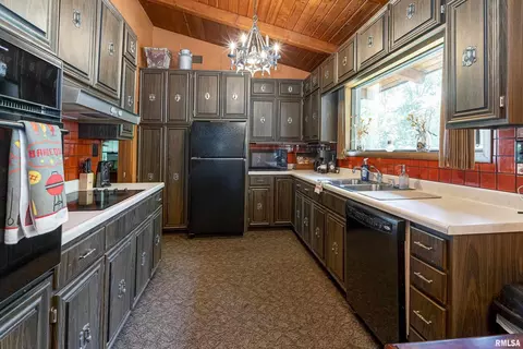 555 E Karel Park Rd, Eldorado, IL 62930 photo 14