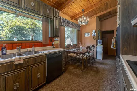 555 E Karel Park Rd, Eldorado, IL 62930 photo 12