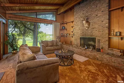 555 E Karel Park Rd, Eldorado, IL 62930 photo 8