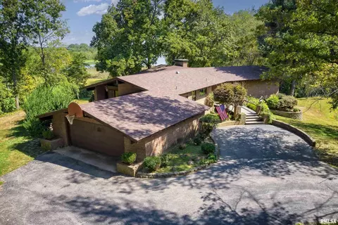 555 E Karel Park Rd, Eldorado, IL 62930