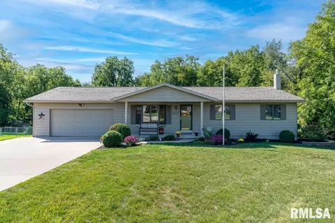 2474 Pheasant Run Rd, Muscatine, IA 52761