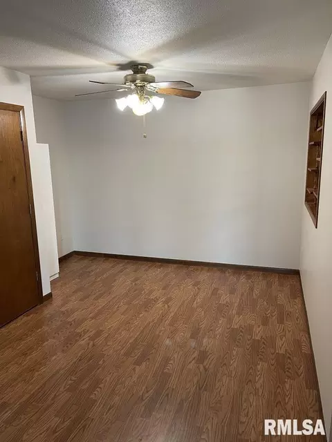 800 E Iowa St #2B, Eldridge, IA 52748 photo 5
