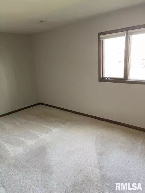 800 E Iowa St #2B, Eldridge, IA 52748 photo 13