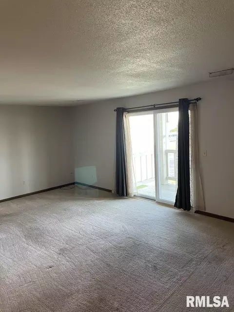 800 E Iowa St #2B, Eldridge, IA 52748 photo 4