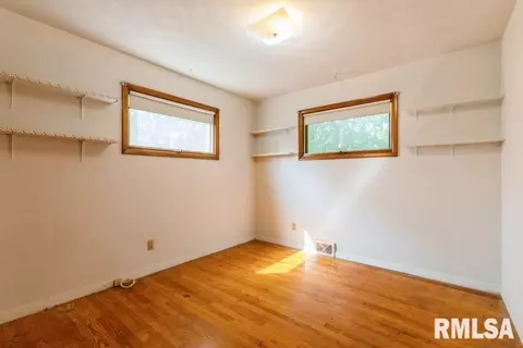 909 54th St, Moline, IL 61265 photo 14