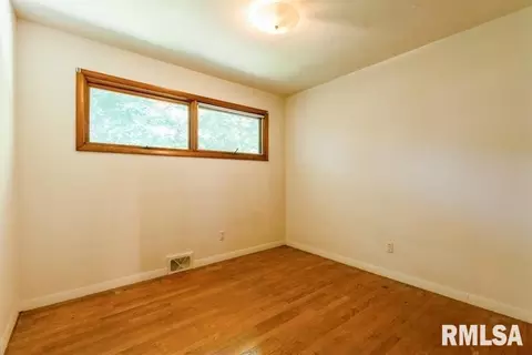 909 54th St, Moline, IL 61265 photo 16