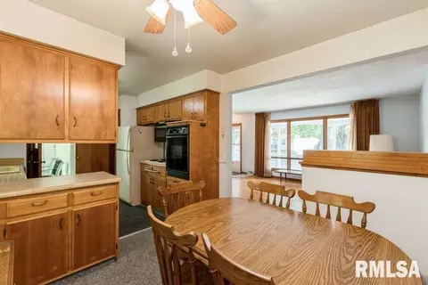 909 54th St, Moline, IL 61265 photo 7