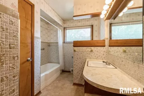 909 54th St, Moline, IL 61265 photo 18